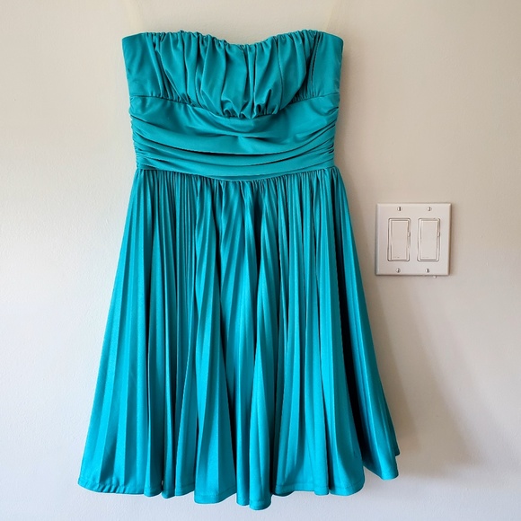 Y2K Sweetheart Pleated Strapless Dress - Picture 1 of 9